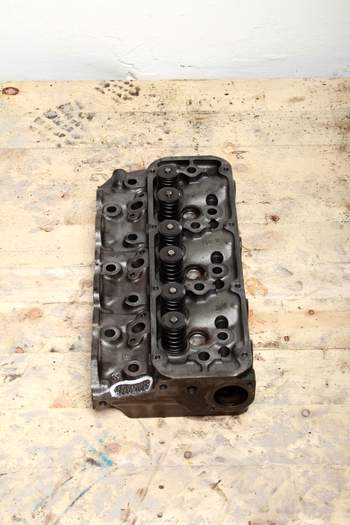 salg af Ford 4130  Cylinder Head