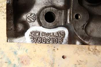 salg af Ford 4130  Cylinder Head