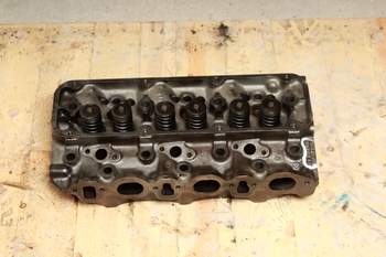 salg af Ford 4130  Cylinder Head