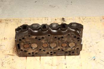 salg af Ford 4130  Cylinder Head