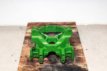 salg af John Deere 6430  Front axle support