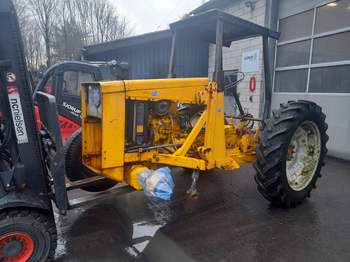 salg af Traktorgrävare Massey Ferguson 60 HX 