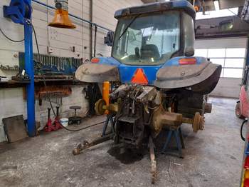 salg af New Holland TG285 traktor