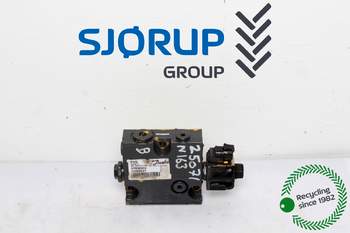 Valtra N163  Remote control valve