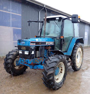 salg af New Holland 6640 traktor