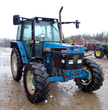 salg af New Holland 6640 traktor