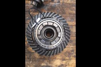 salg af Kpl. Diffentiale Massey Ferguson 4270