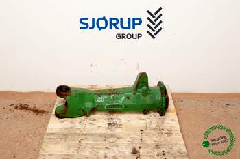 John Deere 6310  Front axle house