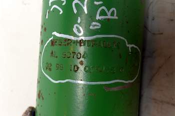 salg af John Deere 6310 RIGHT Lift Cylinder