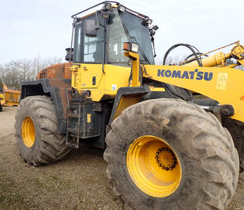 salg af Komatsu WA320-5 Læssemaskine