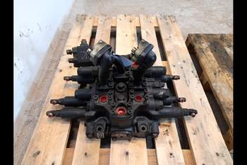 salg af Hydraulik Ventil Komatsu WA320-5 