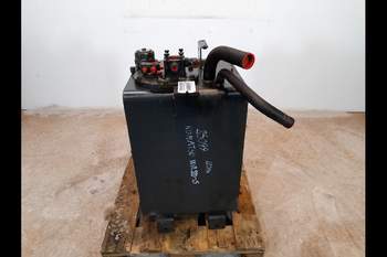salg af Komatsu WA320-5  Hydraulic oil tank