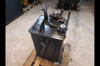 salg af Komatsu WA320-5  Hydraulic oil tank
