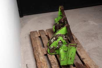 salg af Merlo 33.7  Bucket Coupler