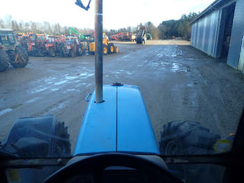 salg af New Holland 8340 traktor