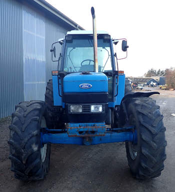 salg af New Holland 8340 traktor