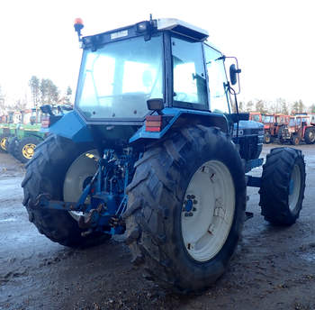 salg af New Holland 8340 traktor