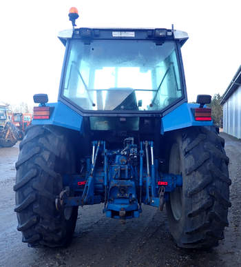 salg af New Holland 8340 tractor