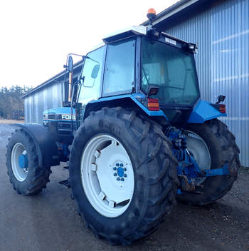 salg af New Holland 8340 traktor