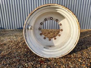 salg af New Holland T8.390 LEFT Front Rim