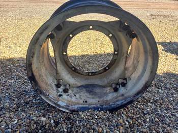 salg af New Holland 8360 LEFT Front Rim