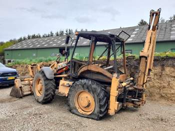 salg af Traktorgrävare Case 695 