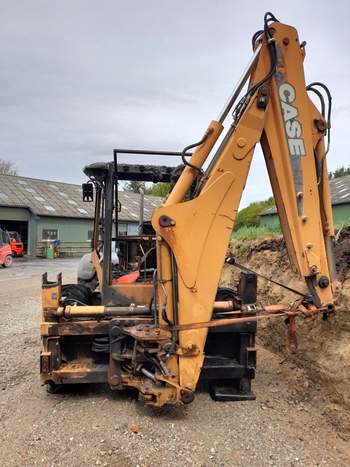 salg af Case 695  Backhoe