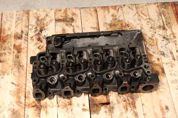 salg af Case 695  Cylinder head