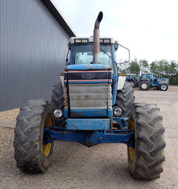 salg af Ford TW25 traktor