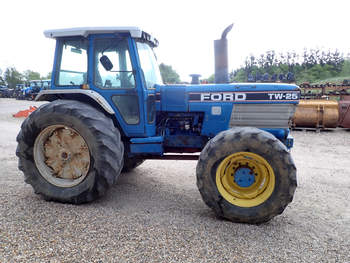 salg af Ford TW25 tractor