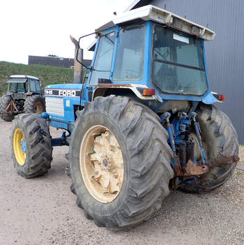 salg af Ford TW25 traktor