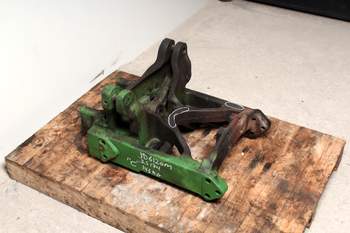 salg af John Deere 6120 M  Front axle support