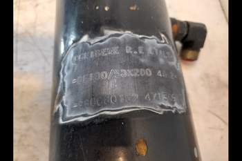 salg af New Holland TM190 LEFT Lift Cylinder