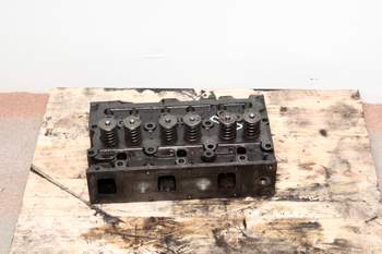 salg af Valtra T 140  Cylinder Head