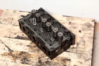 salg af Valtra T 140  Cylinder Head