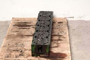 salg af John Deere 8220  Cylinder Head