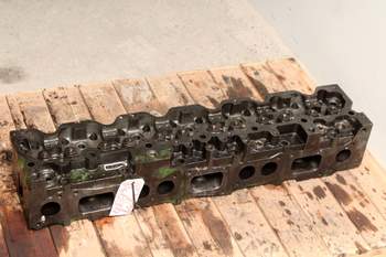 salg af John Deere 8220  Cylinder Head