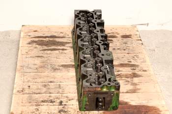 salg af John Deere 8220  Cylinder Head