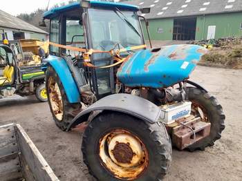 salg af New Holland 4835 traktor