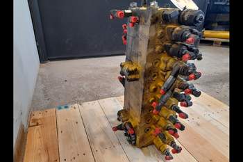 salg af Komatsu PW148-8  Hydraulic Valve