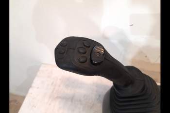 salg af Joystick Komatsu PW148-8 