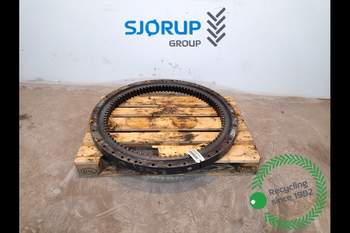 Komatsu PW148-8  Slewing Ring