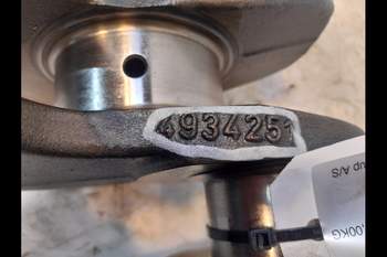 salg af Kurbelwelle Komatsu PW148-8 