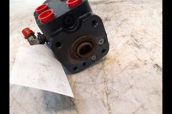 salg af Komatsu PW148-8  Steering Unit