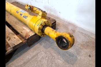 salg af Stikcylinder Komatsu PW148-8