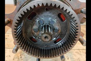 salg af Endandtrieb Vorderachse Case 4230 RECHT