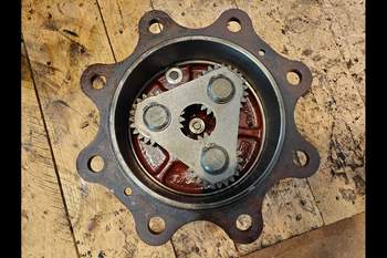 salg af Endandtrieb Vorderachse Case 4230 LINKS