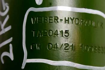 salg af Hydraulisk Cylinder John Deere 8400R 