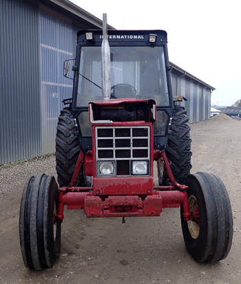 salg af Case 1055 traktor