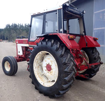salg af Case 1055 tractor